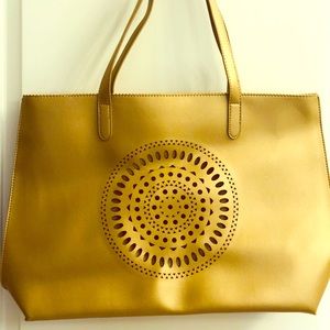 Neiman Marcus Large tote bag in gold